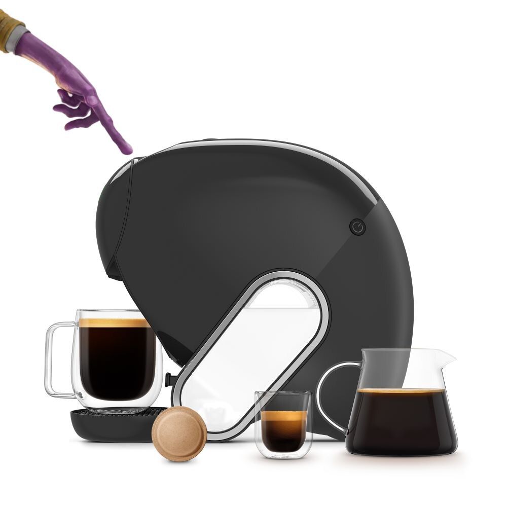 Dito alieno che tocca la macchina NEO Caffè. Bevande NEO con capsula a base carta.