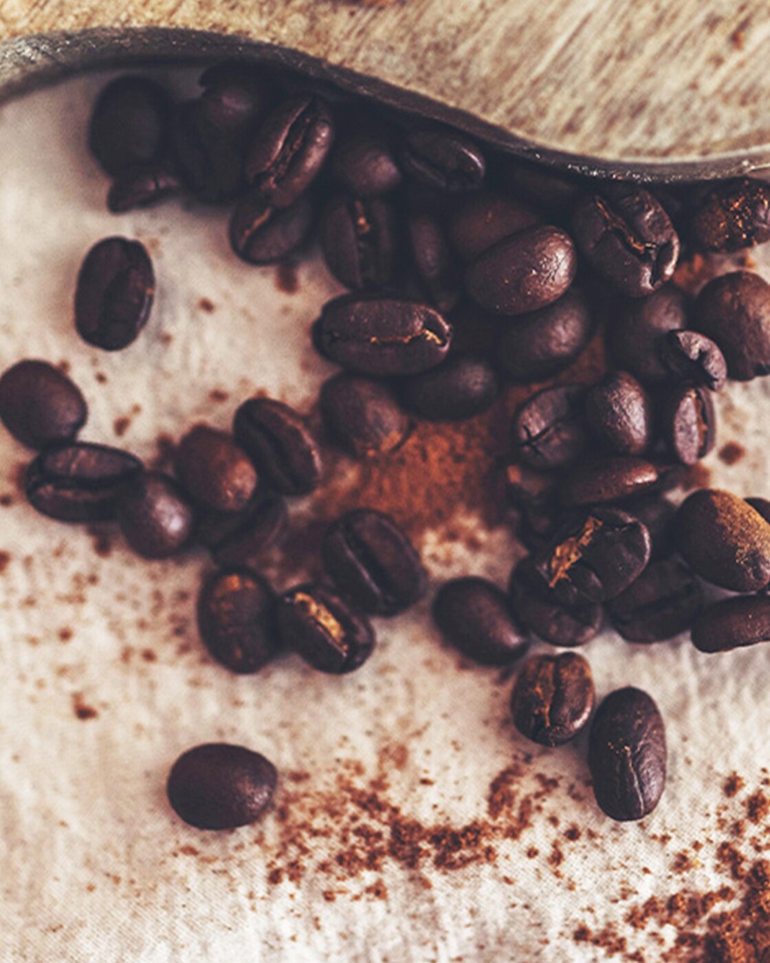 Chicchi di caffè sparsi