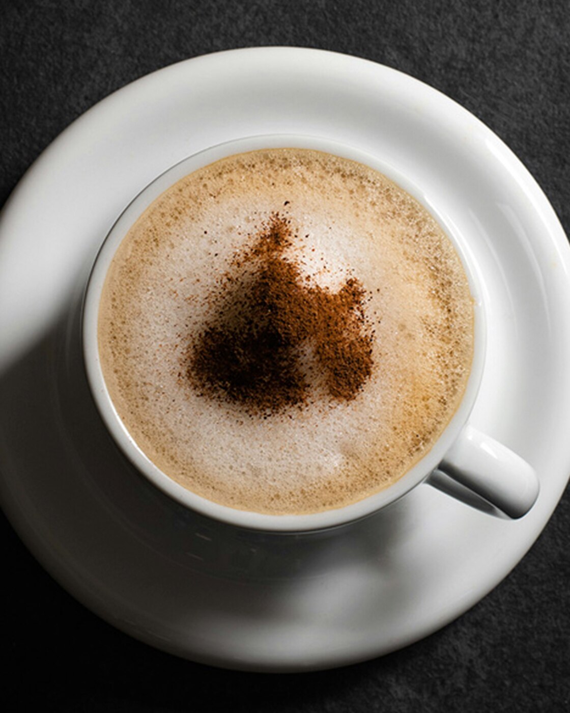 Caffè schiumato dall'alto
