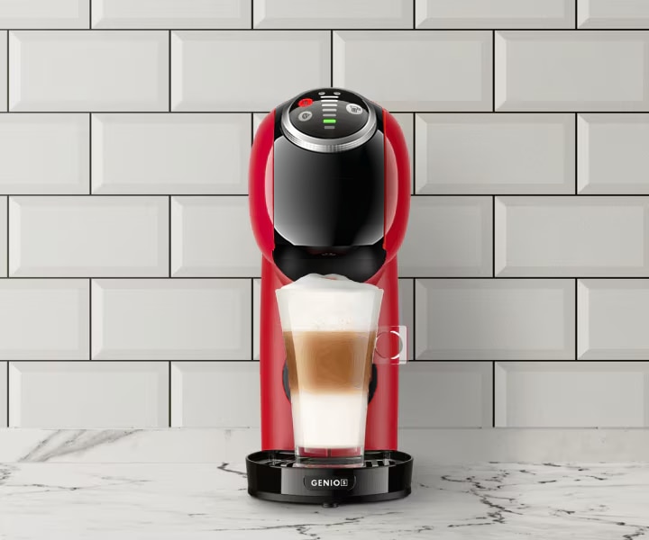 Primo piano macchina da caffè Genio S Plus Nescafé® Dolce Gusto® immagine ambientata