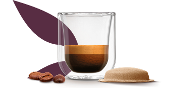 tazza di NEO ristretto accanto a una capsula in carta