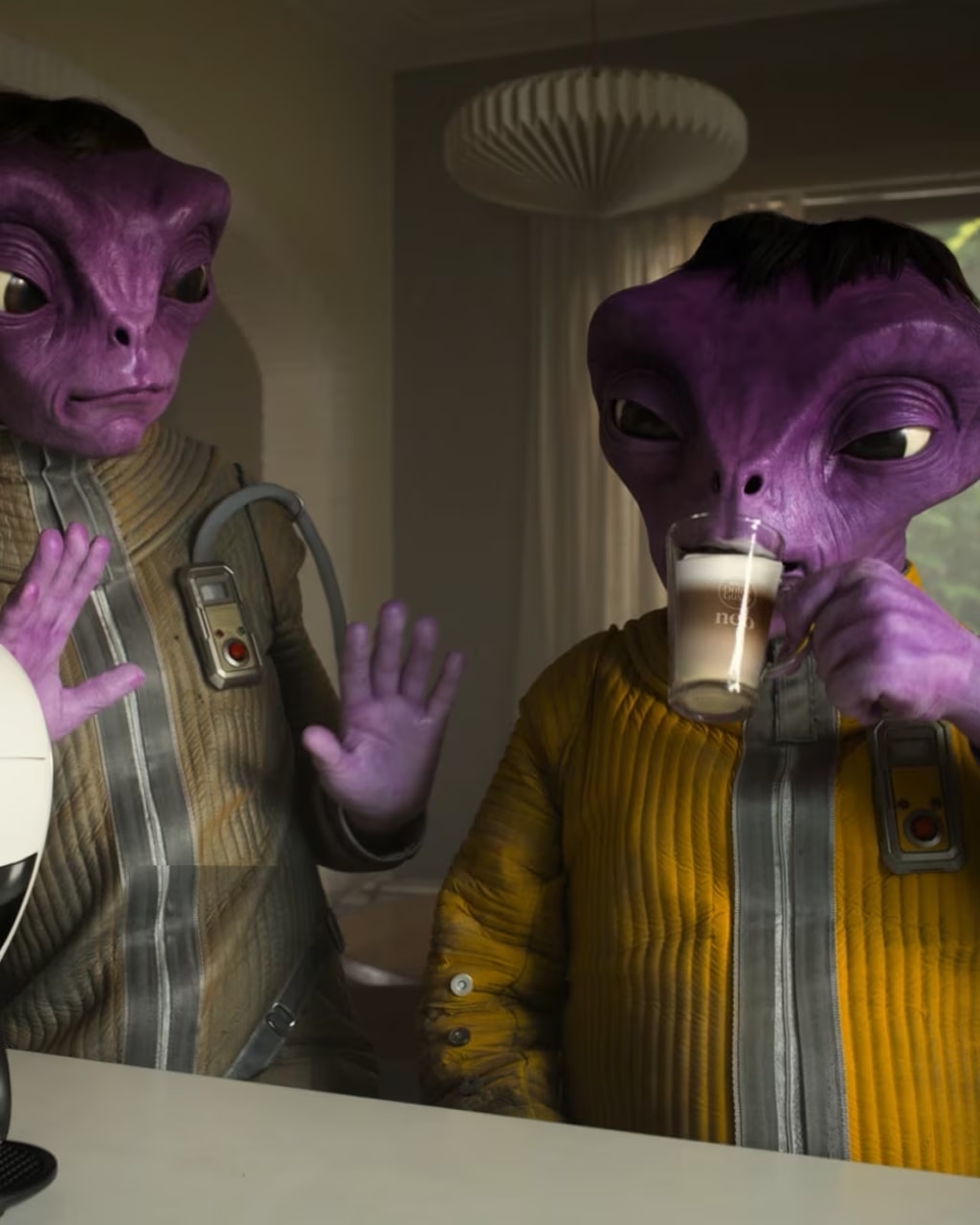 Video of aliens drinking coffee or choosing varieties, and coffee extraction using a NEO Latte machine.