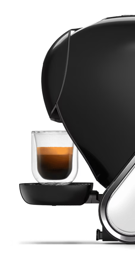 Un testa a testa tra una macchina da caffè NEO Latte bianca e una macchina NEO Caffè nera. Un dito alieno oscilla tra le due macchine.
