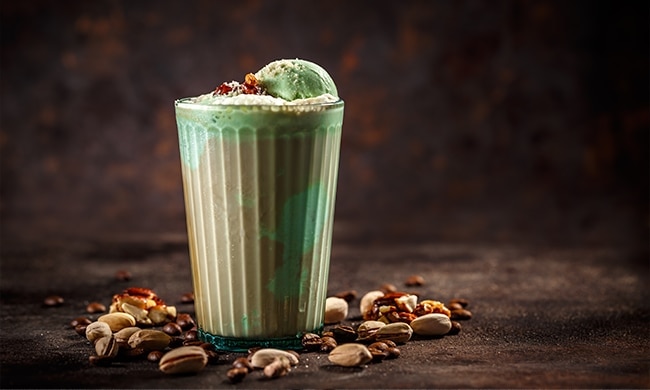 Tiramisù Affogato al caffè servito in tazzine di vetro